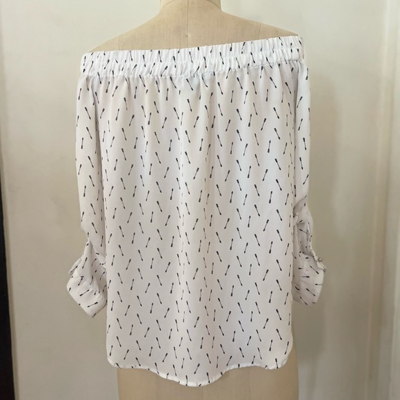 Sweet Rain White and Black Arrow Print Off-The-Shoulder Top - Picture 5 of 11